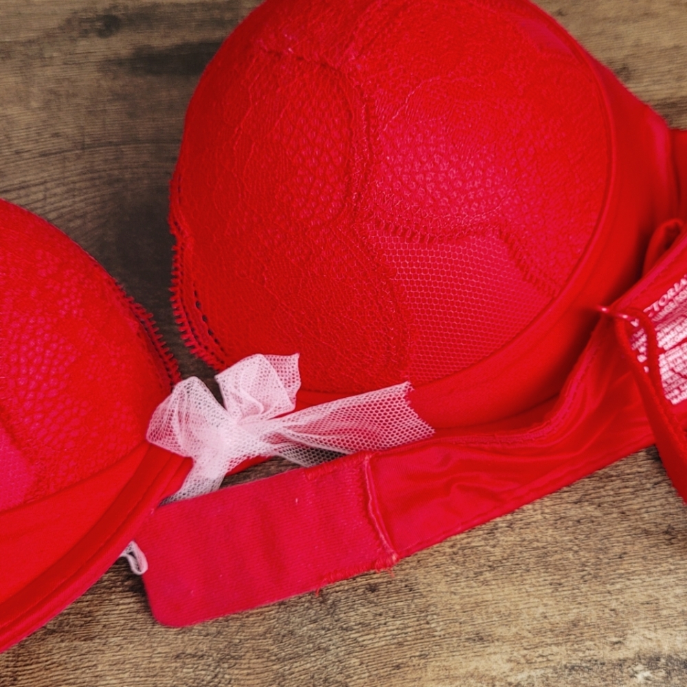 36A Victorias Secret Plunge Bra (max pushup) Red